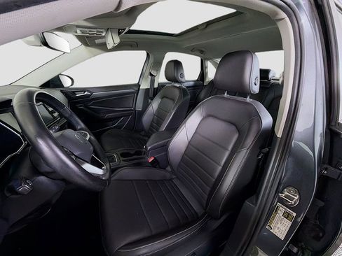 Used 2022 Volkswagen Jetta SE w/ Panoramic Sunroof Package image 13