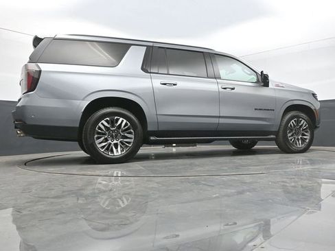 Used 2025 Chevrolet Suburban Z71 image 42