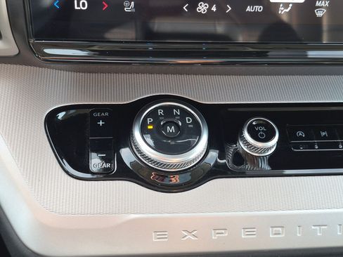 Used 2025 Ford Expedition Max Active AWD/4WD image 27