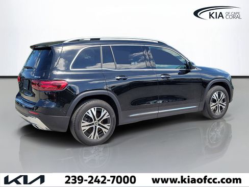 Used 2024 Mercedes-Benz GLB 250 4MATIC image 3