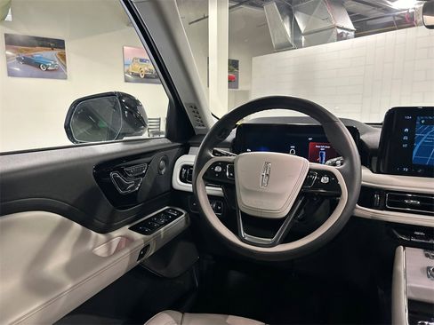 Used 2025 Lincoln Aviator Reserve w/ Illumination Package image 22