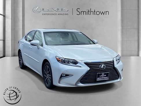 Used 2017 Lexus ES 350 w/ Navigation System Package FWD image 1