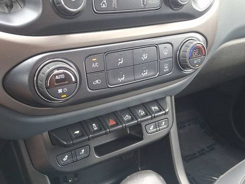 Used 2022 Chevrolet Colorado Z71 AWD/4WD image 15