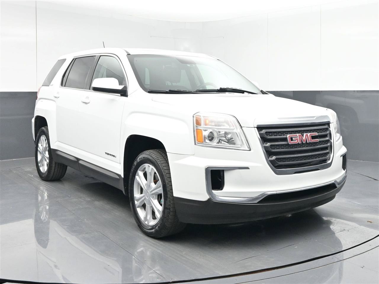 Used 2017 GMC Terrain SLE FWD image 1
