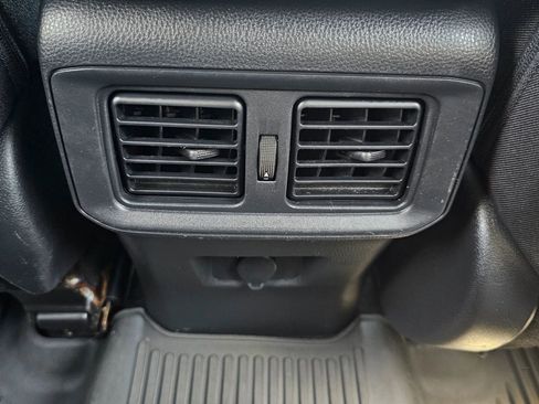 Used 2021 Toyota RAV4 LE AWD/4WD image 11