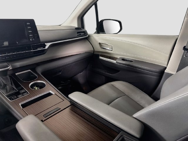 Certified 2021 Toyota Sienna XLE FWD image 25