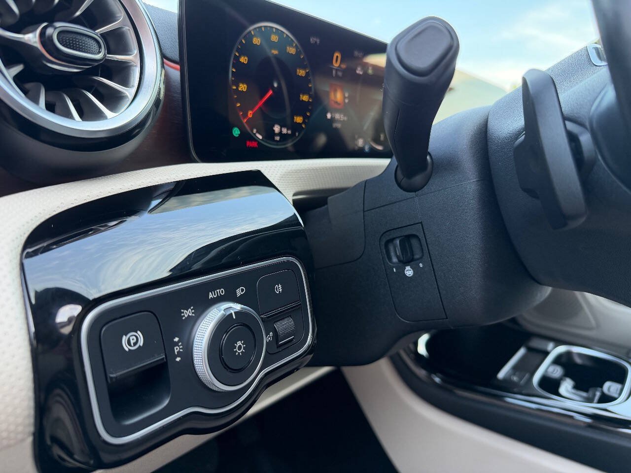Used 2023 Mercedes-Benz CLA 250 4MATIC w/ Premium Package image 9