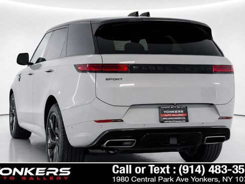 Used 2024 Land Rover Range Rover Sport Dynamic SE AWD/4WD image 9