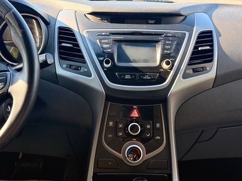 Used 2015 Hyundai Elantra SE w/ Option Group 03 FWD image 11