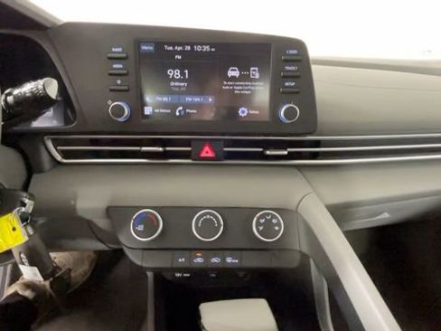 Certified 2023 Hyundai Elantra SE FWD image 32