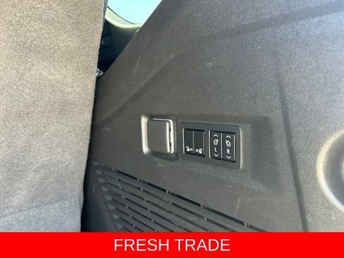 Used 2022 Chevrolet Tahoe Z71 w/ Z71 Off-Road Package AWD/4WD image 11