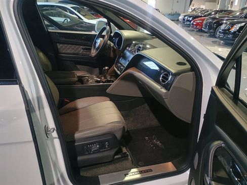 Used 2019 Bentley Bentayga image 35