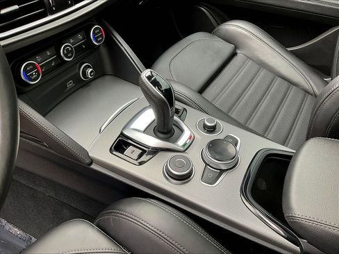 Used 2024 Alfa Romeo Stelvio Veloce AWD/4WD image 18