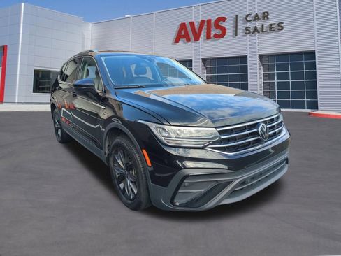 Used 2024 Volkswagen Tiguan SE image 3