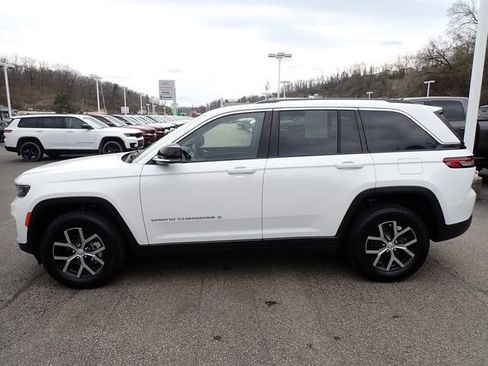 Certified 2023 Jeep Grand Cherokee Limited AWD/4WD image 2