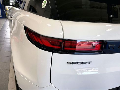 Used 2025 Land Rover Range Rover Sport SE AWD/4WD image 33