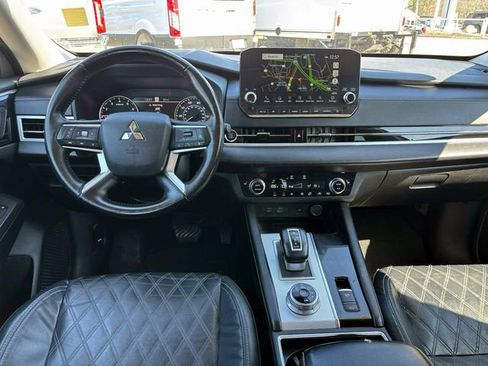 Used 2022 Mitsubishi Outlander SEL image 11