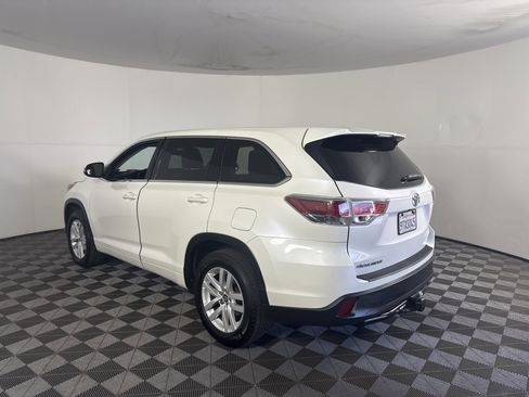 Used 2016 Toyota Highlander LE image 6