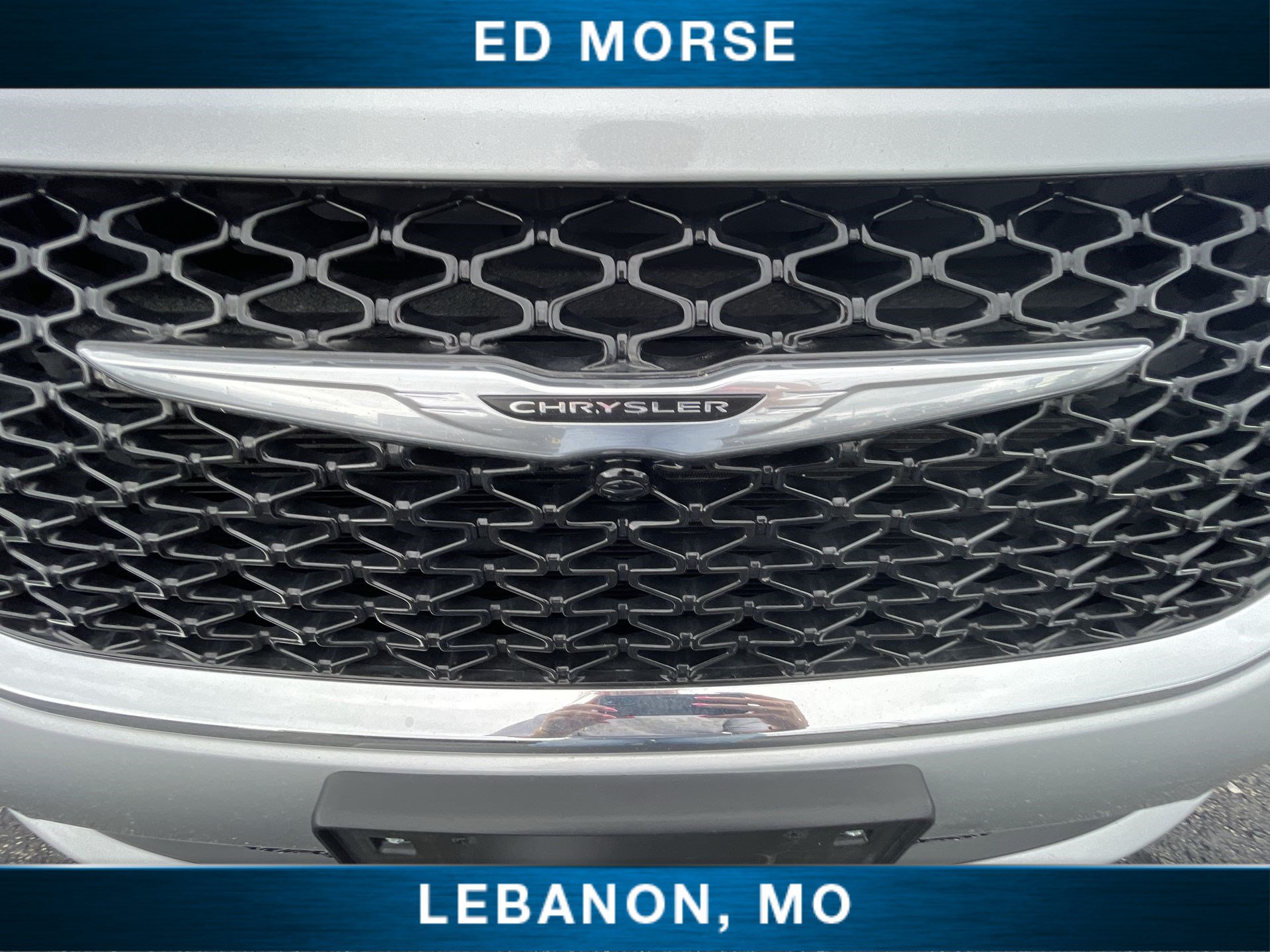 Used 2024 Chrysler Pacifica Touring-L FWD image 29