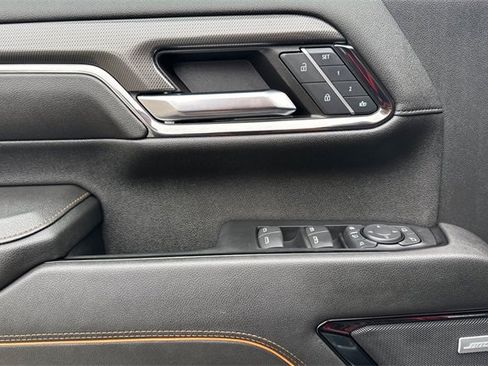 Used 2024 GMC Sierra 2500 AT4 w/ AT4 Premium Plus Package image 11