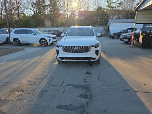 New 2026 Volvo XC90 B6 Plus image 10