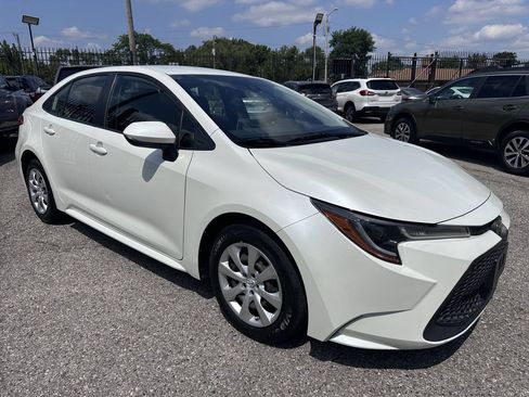 Used 2021 Toyota Corolla LE FWD image 3