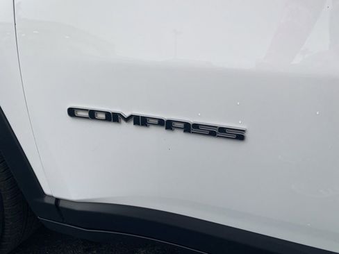 Used 2024 Jeep Compass Latitude image 44