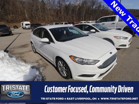 Used 2017 Ford Fusion SE image 1