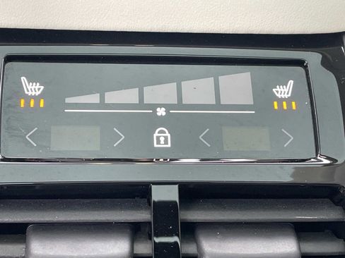 Used 2024 Volvo XC90 B6 Plus image 14