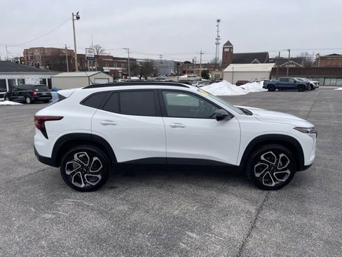 Used 2025 Chevrolet Trax RS w/ Driver Confidence Package image 4