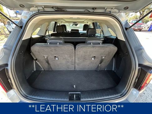 Used 2025 Kia Sorento S w/ Panoramic Sunroof Package image 9