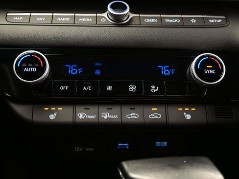 Certified 2023 Hyundai Elantra Limited w/ Preferred Accessory Package image 21