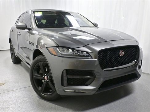 Used 2017 Jaguar F-PACE R-Sport image 2
