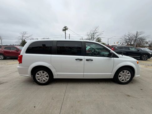 Used 2019 Dodge Grand Caravan SE w/ UConnect Hands-Free Group image 8