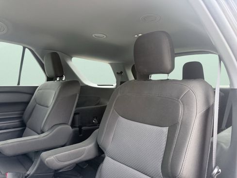 Used 2022 Ford Explorer XLT image 38