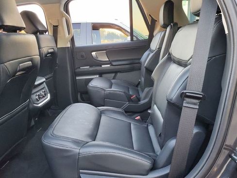 New 2025 Ford Expedition Platinum w/ Driver's Package AWD/4WD image 18