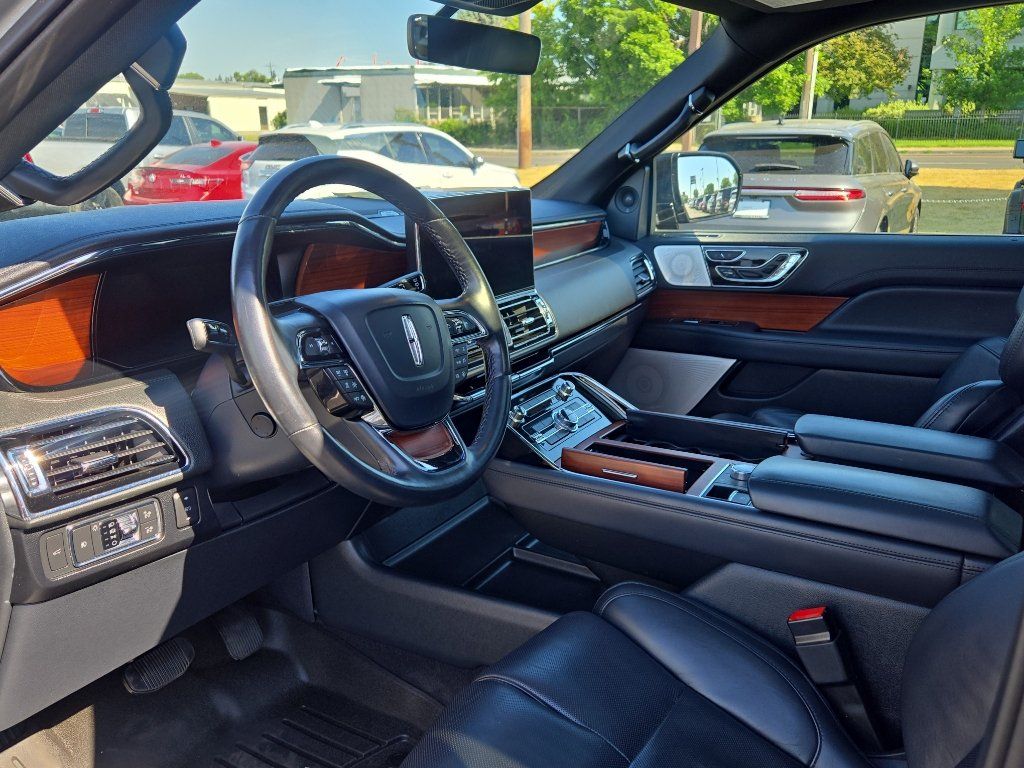 Used 2022 Lincoln Navigator Reserve AWD/4WD image 12