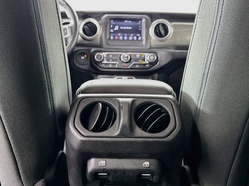 Used 2019 Jeep Wrangler Unlimited Sahara AWD/4WD image 30