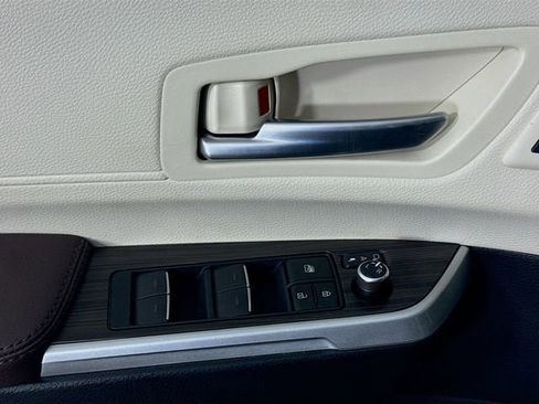 Certified 2023 Toyota Sienna Platinum image 18