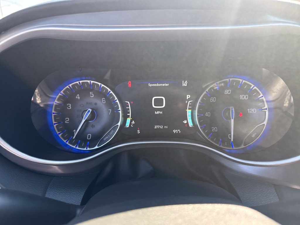 Used 2026 Chrysler Pacifica Select FWD image 18
