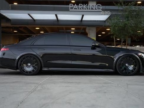 Used 2024 Mercedes-Benz S 580e 4MATIC Sedan image 3