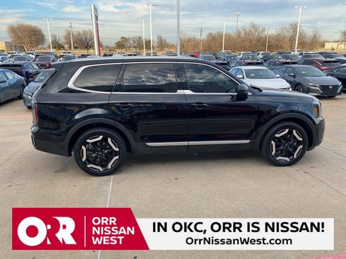 Used 2024 Kia Telluride EX w/ EX Captain's Chair Package image 6