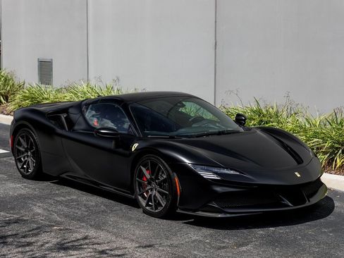 Used 2022 Ferrari SF90 Spider image 7