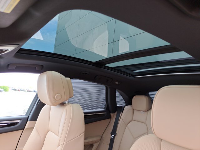 Used 2026 Porsche Macan AWD/4WD image 35