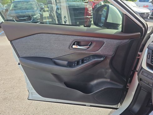 Used 2023 Nissan Rogue SV FWD image 27