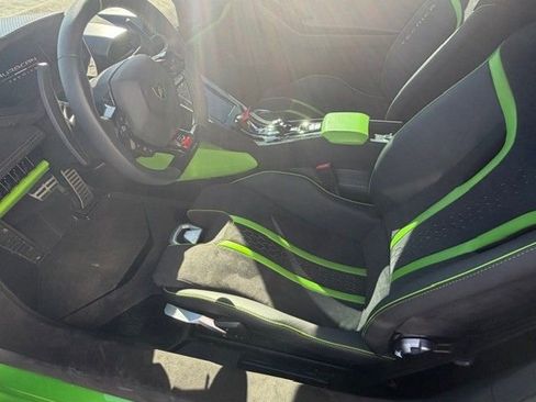 Used 2024 Lamborghini Huracan Tecnica image 9