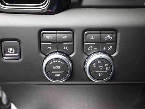 Used 2026 GMC Sierra 2500 AT4X image 26