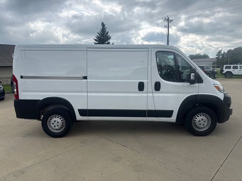 Used 2025 RAM ProMaster 2500 w/ U-Haul Equipment Group FWD image 2