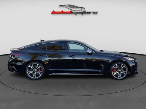 Used 2018 Kia Stinger GT2 image 9