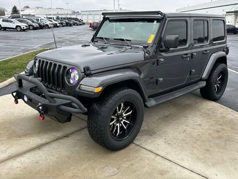 Used 2020 Jeep Wrangler Unlimited Sahara image 3
